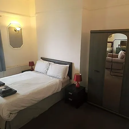 Highlander Hotel Scarborough